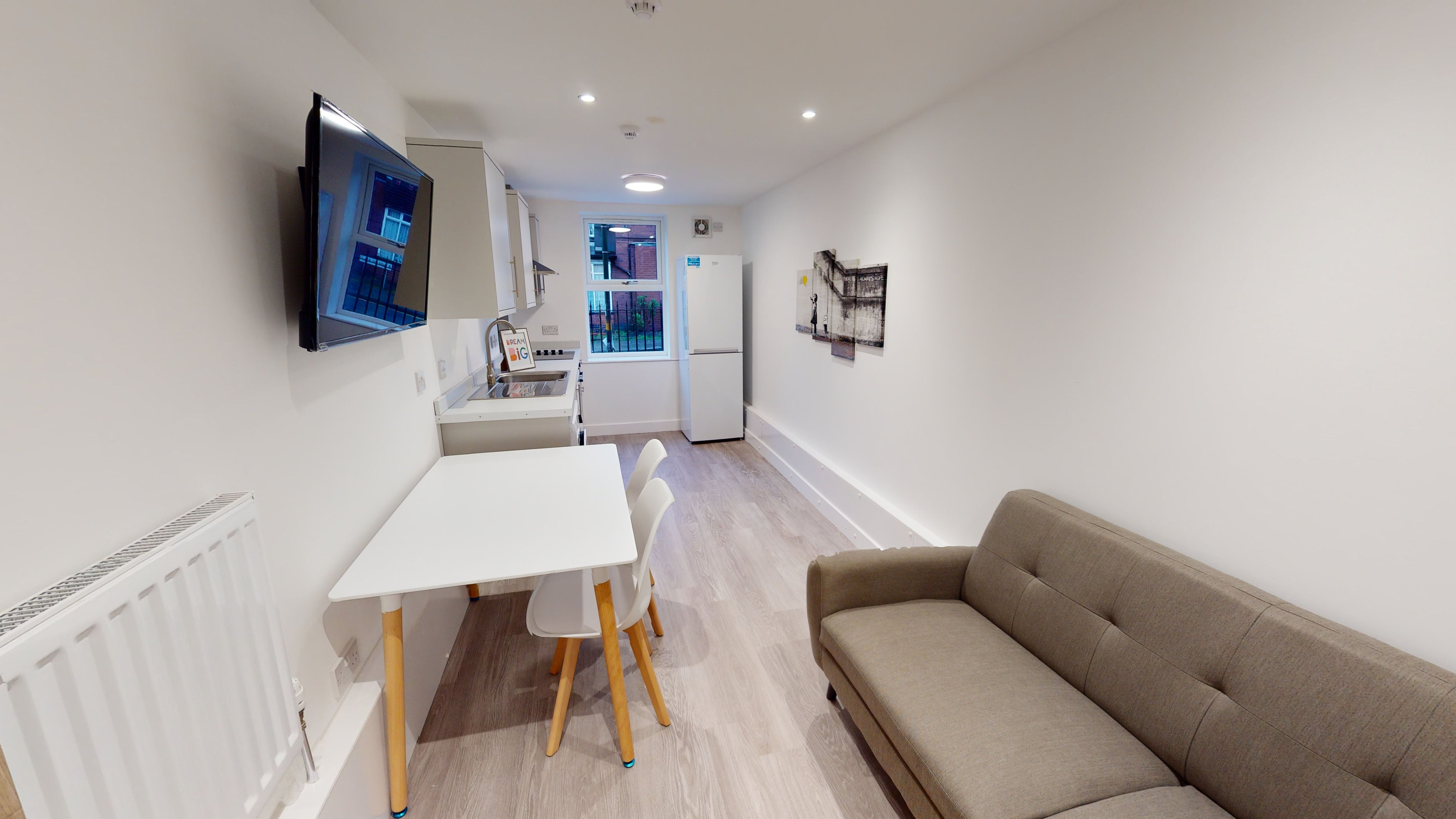 Room Dawlish Road in Birmingham