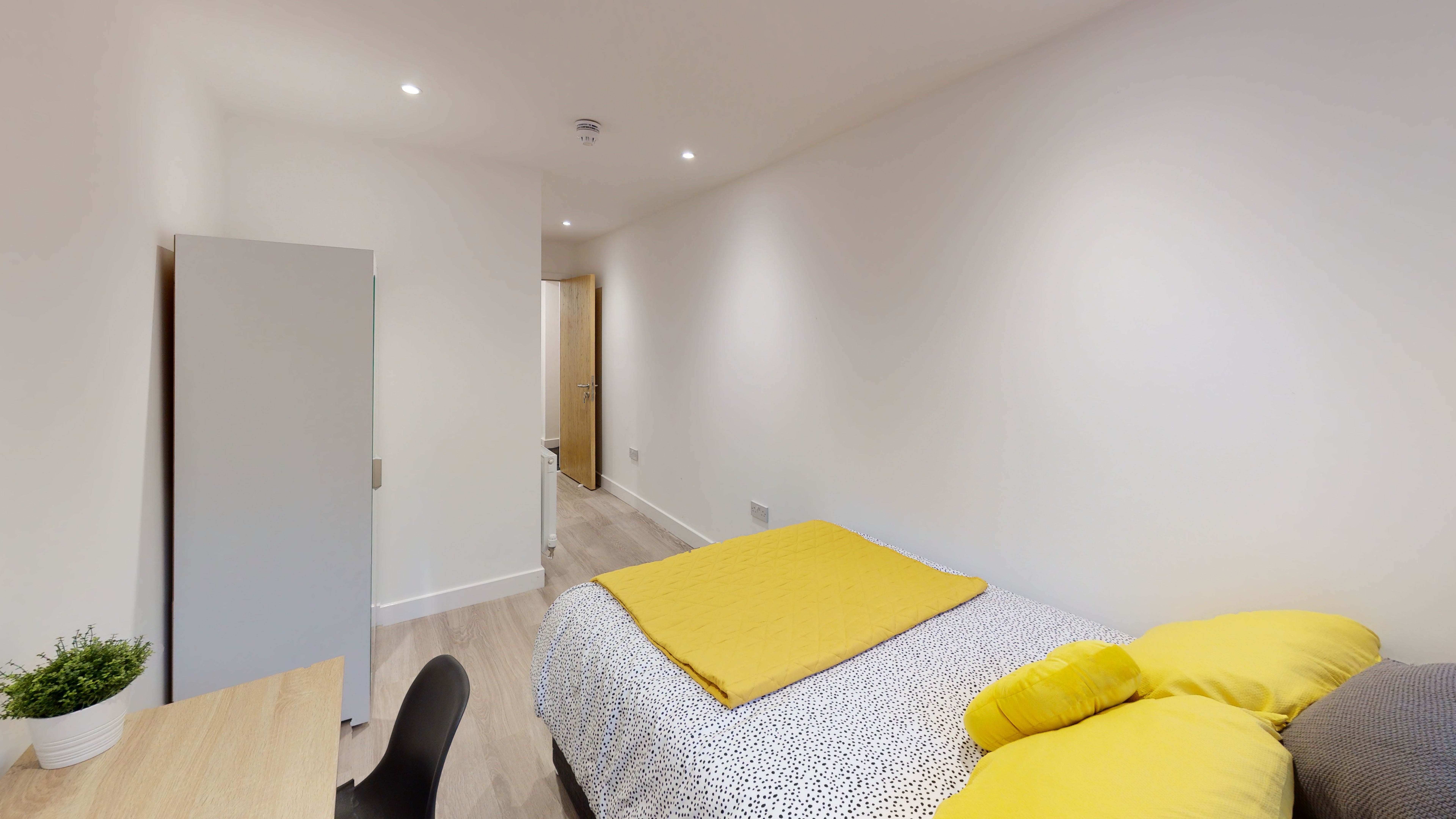 Room Dawlish Road in Birmingham