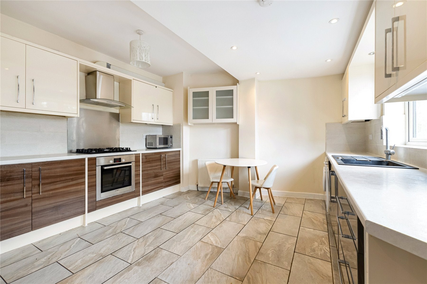 Flat Queens Road in Elmbridge