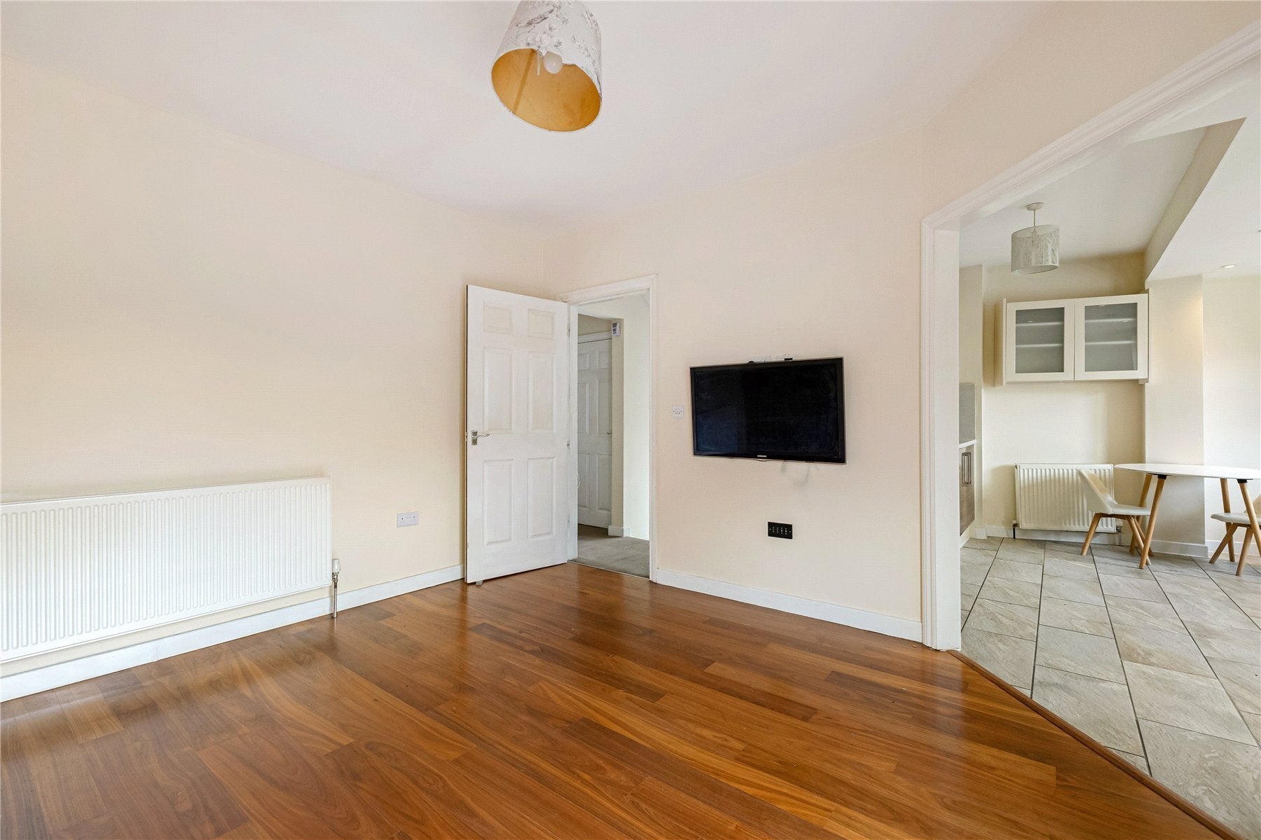 Flat Queens Road in Elmbridge