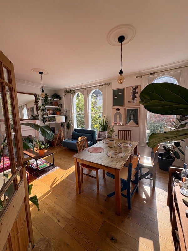 Room Glenarm Road in Greater London