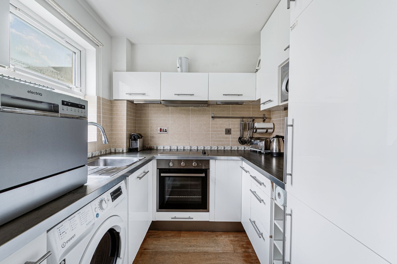 Flat Monmouth Close in Greater London