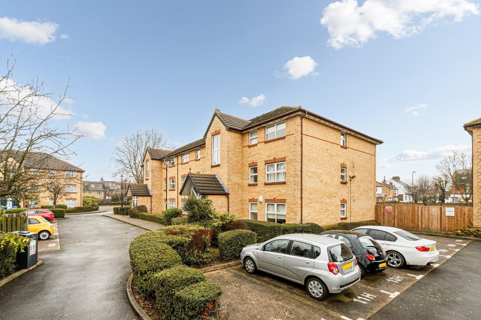Flat Monmouth Close in Greater London