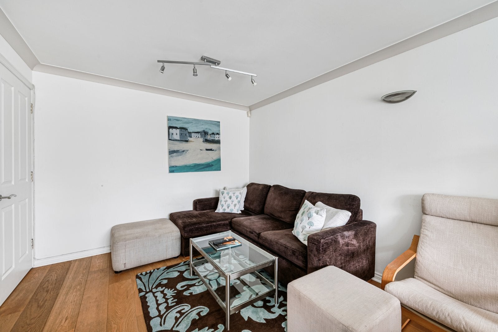Flat Monmouth Close in Greater London