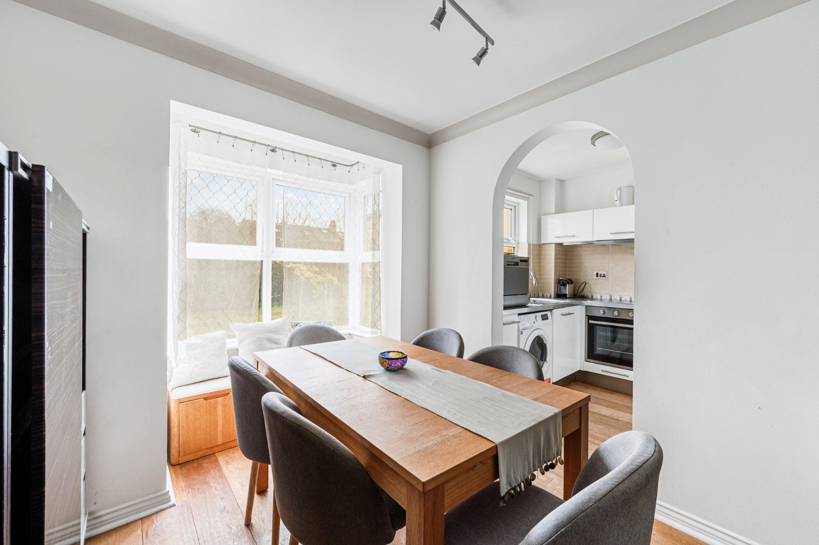 Flat Monmouth Close in Greater London