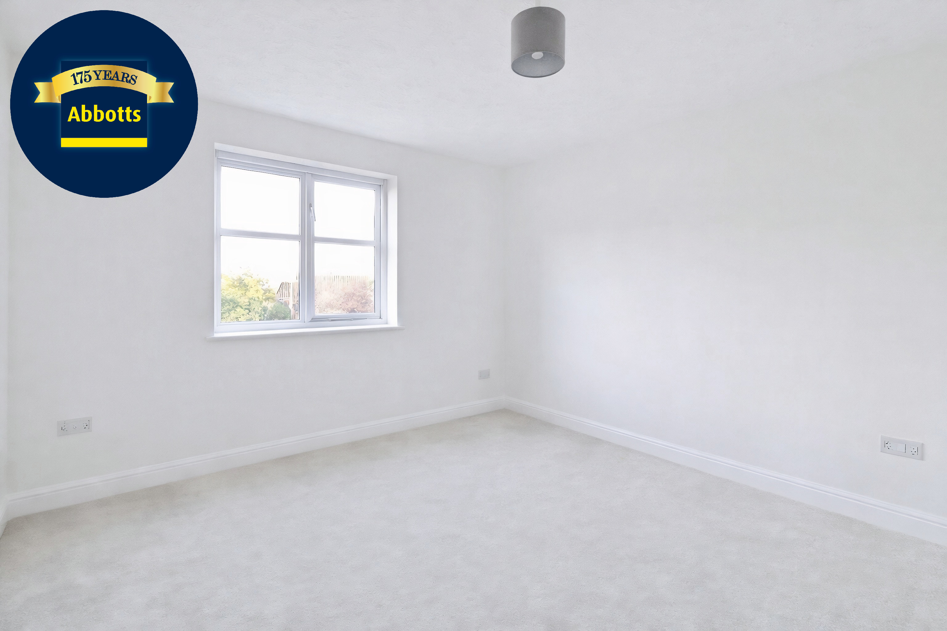 Flat Wickham Crescent in Chelmsford