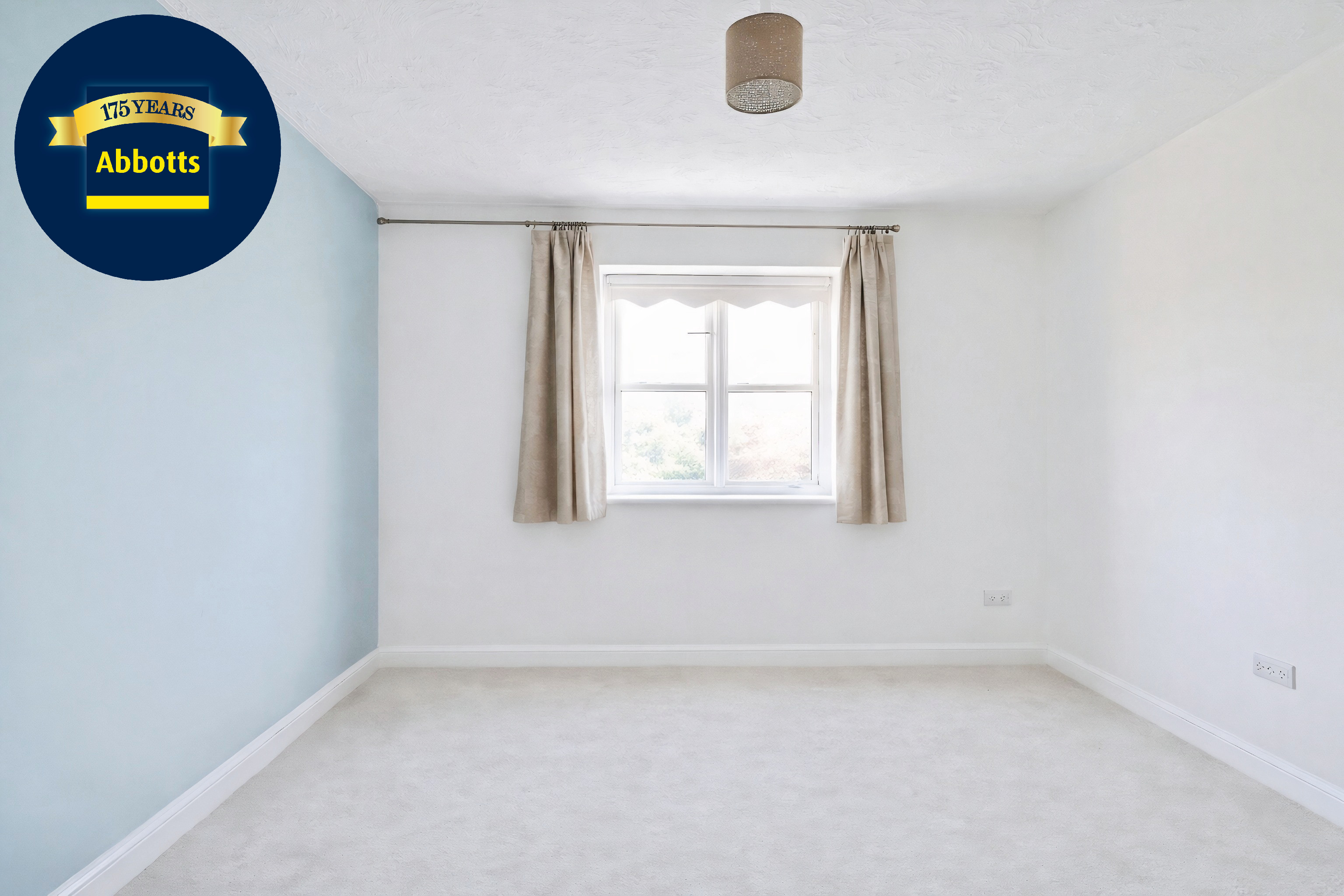 Flat Wickham Crescent in Chelmsford