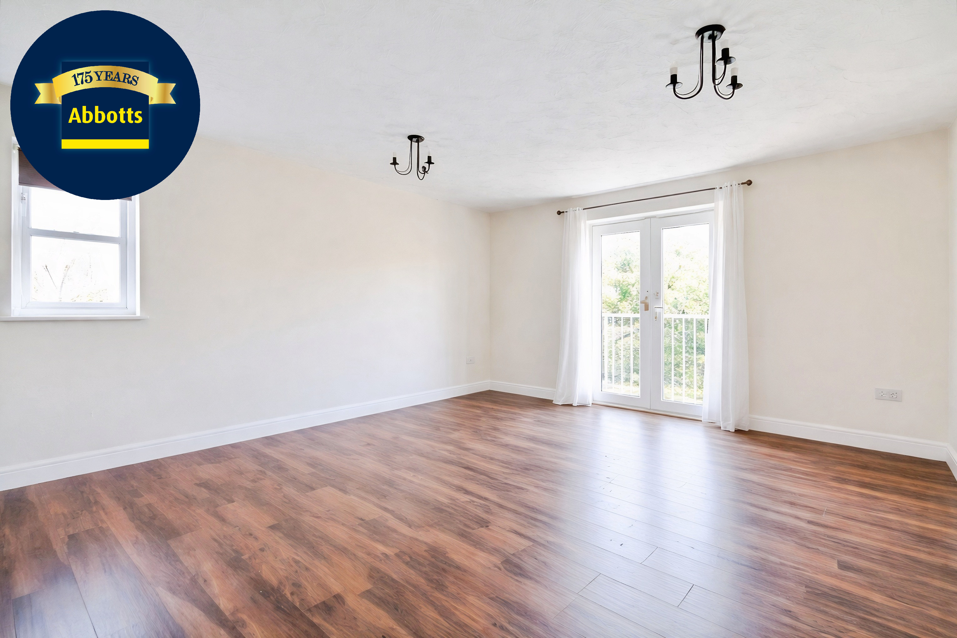 Flat Wickham Crescent in Chelmsford