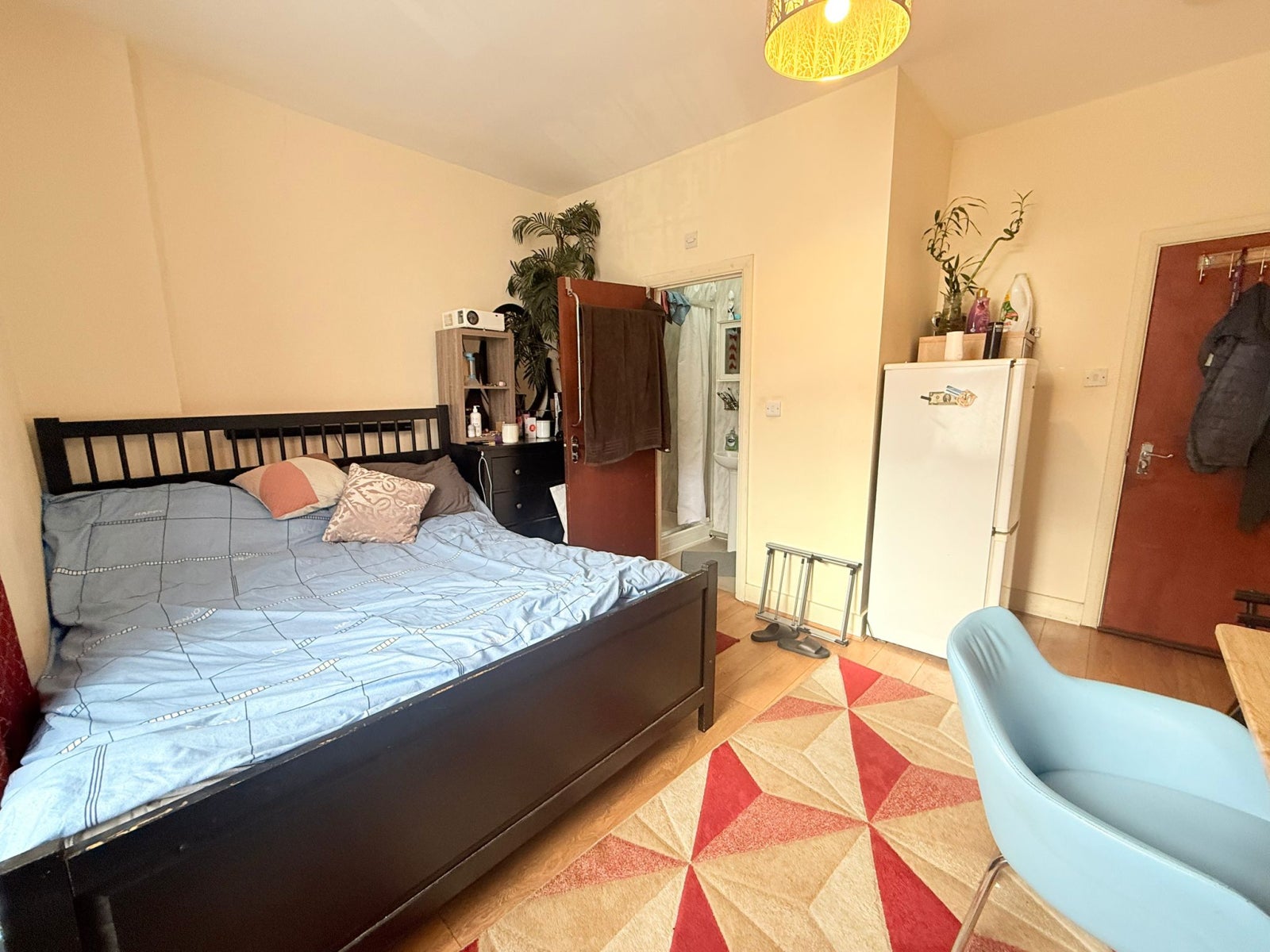 Room High Road in Greater London