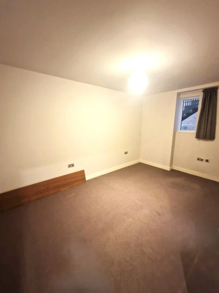 Flat Havannah Street in Greater London