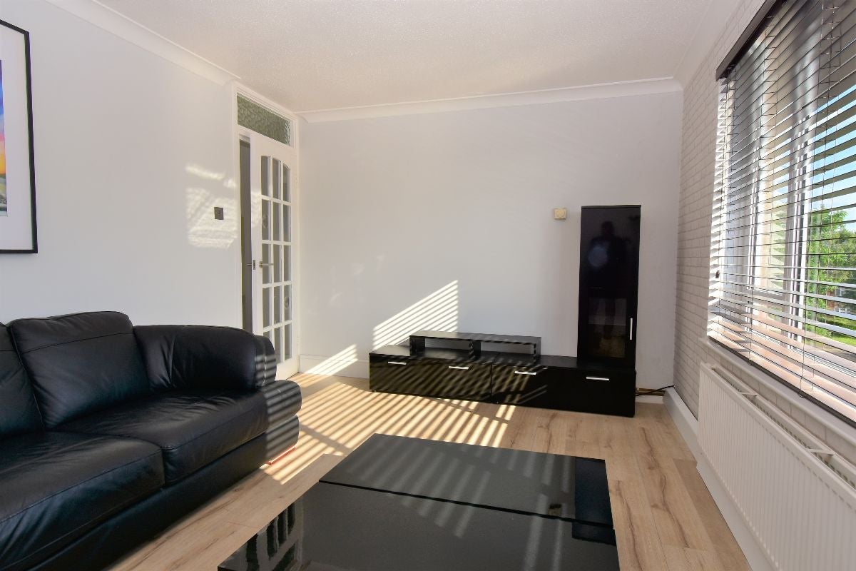 Flat Adelphi Crescent in London