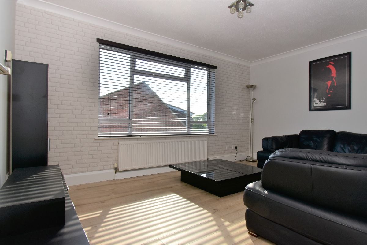 Flat Adelphi Crescent in London