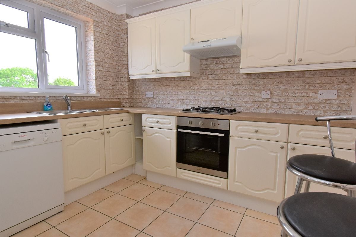 Flat Adelphi Crescent in London
