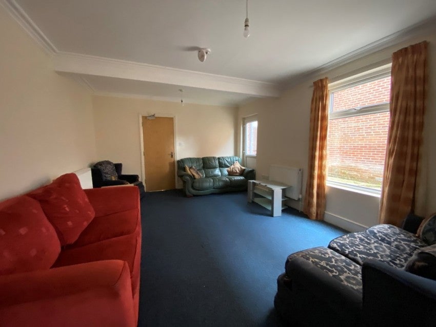 Flat Livingstone Road in Southampton