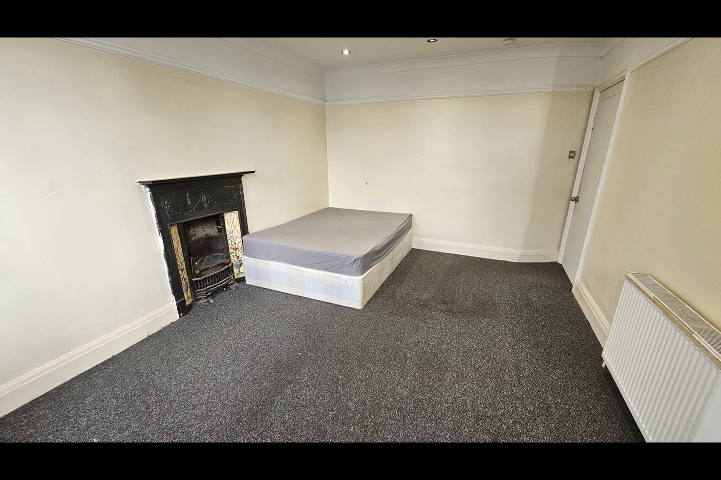 Room Windermere Avenue in Greater London