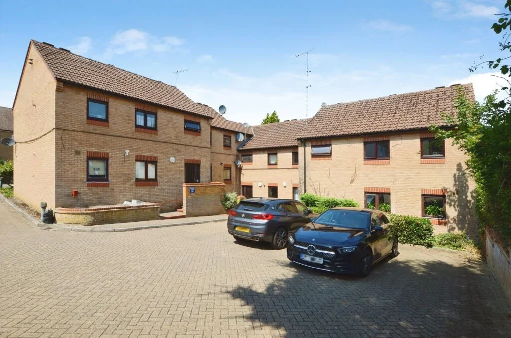 Flat London Road in Dacorum