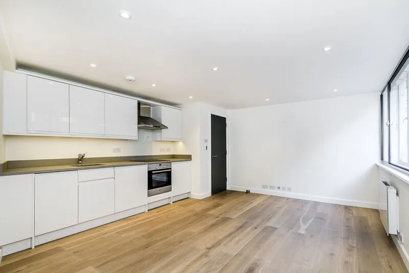 Flat Upper St Martin's Lane in City of Westminster