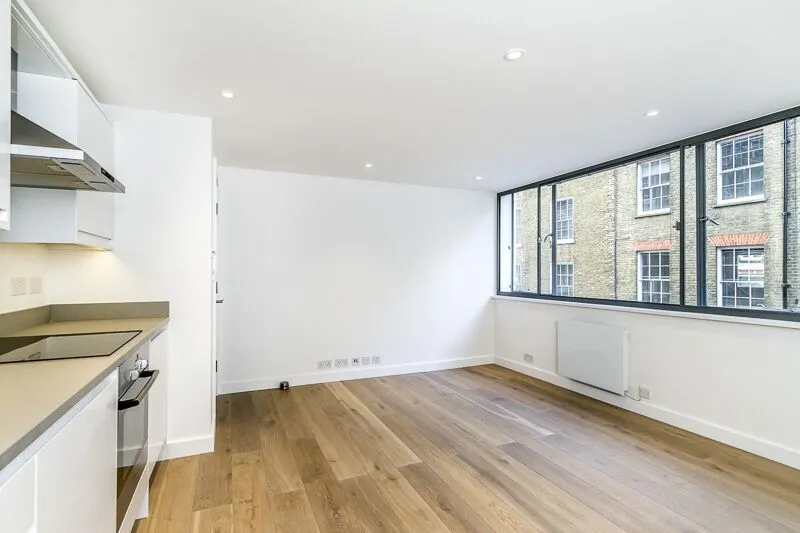 Flat Upper St Martin's Lane in City of Westminster