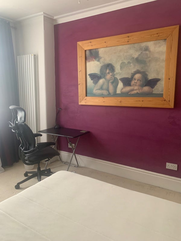 Room Park Avenue in Greater London