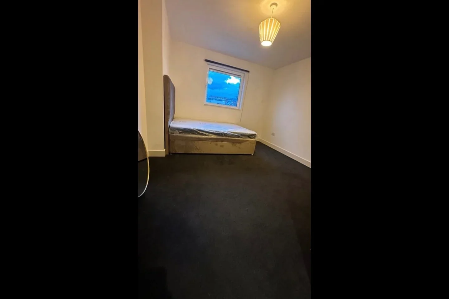 Room Albert Basin Way in Greater London