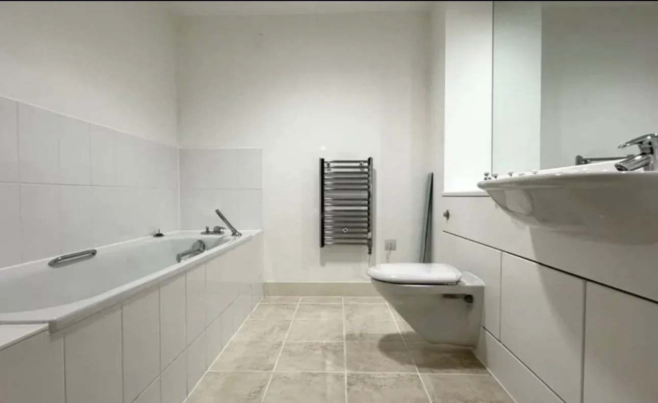 Room Albert Basin Way in Greater London