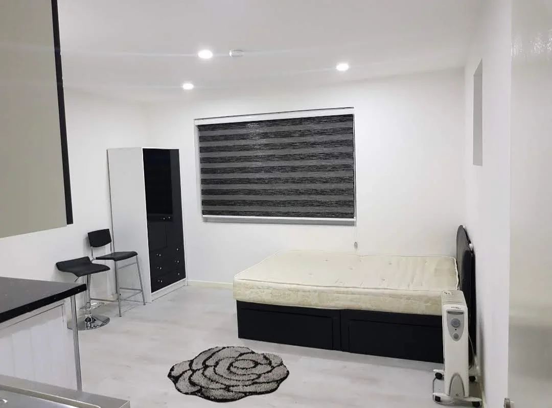 Flat Brookfield Road in Greater London