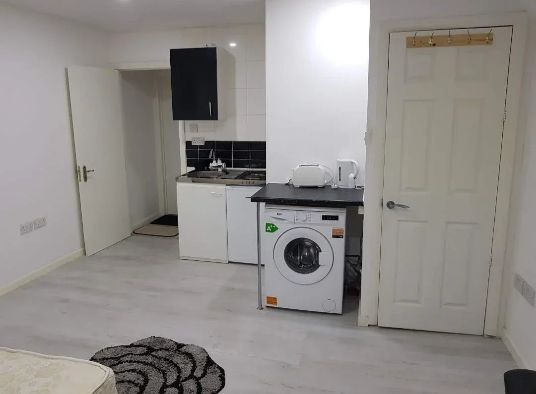 Flat Brookfield Road in Greater London
