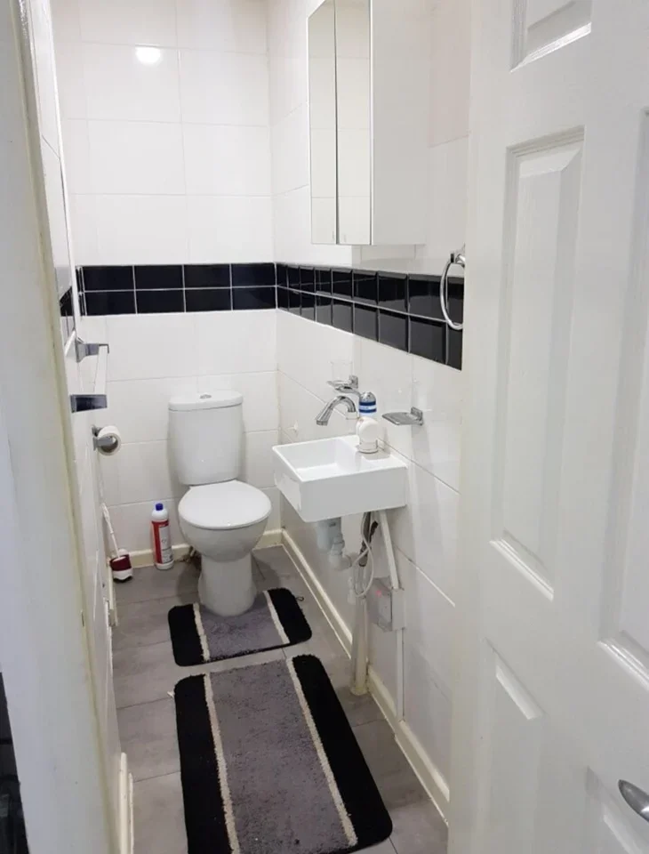 Flat Brookfield Road in Greater London