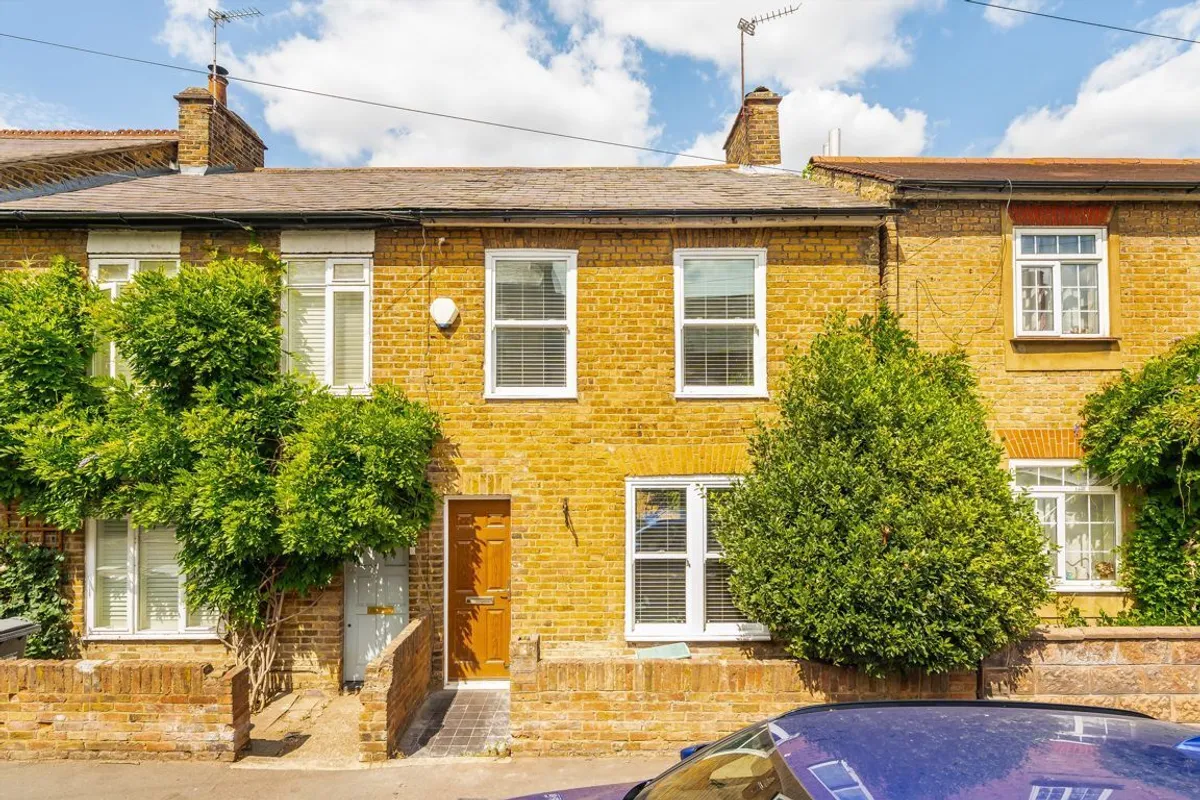 House Byfield Road in Greater London