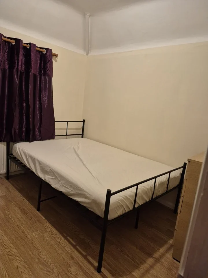 Room Kingston Avenue in Greater London