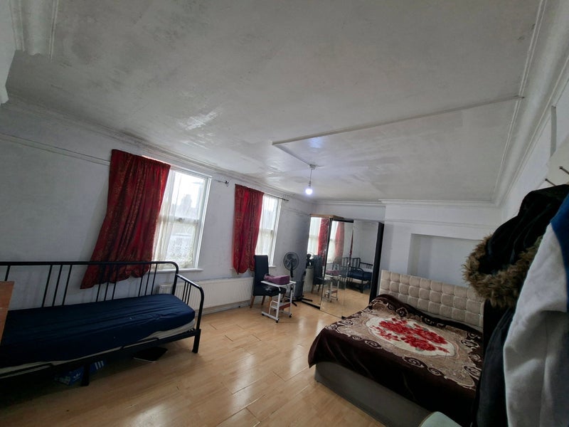Room Old Church Road in Greater London