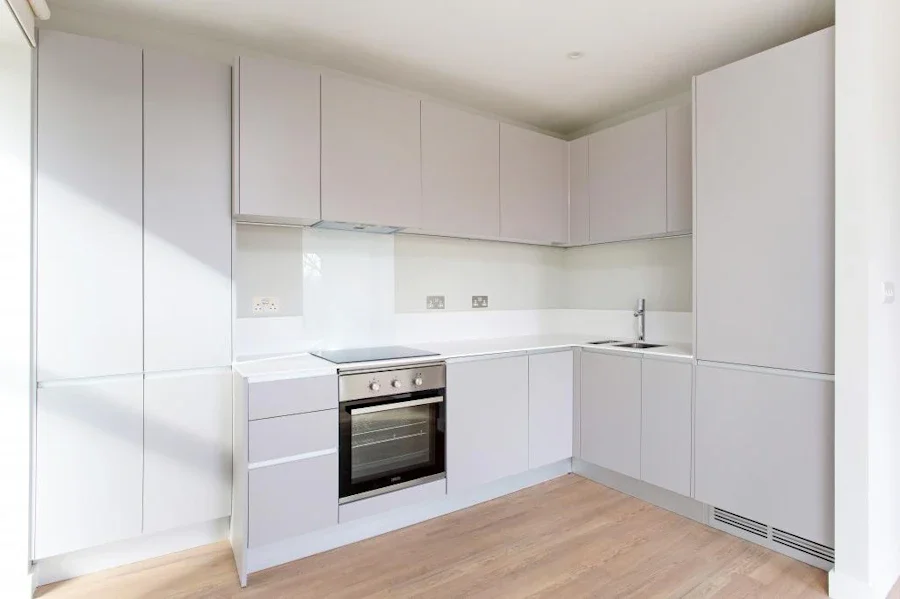 Flat Hale Wharf in Greater London