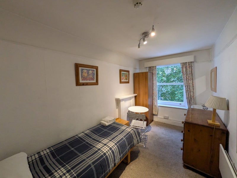 Room Courtfield Gardens in Greater London
