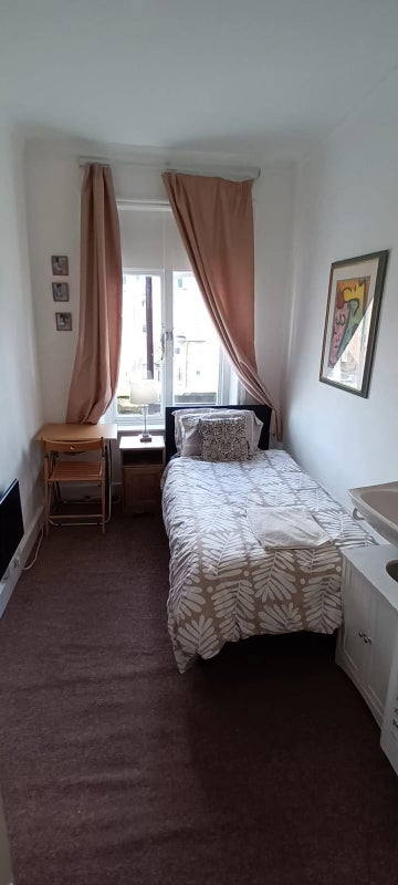 Room Courtfield Gardens in Greater London