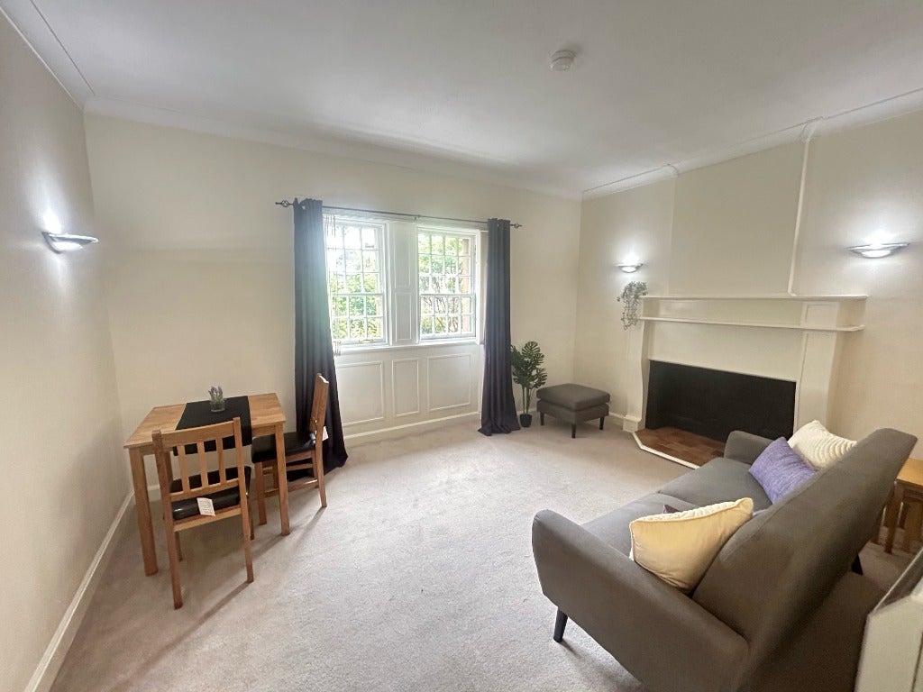 Flat Well Court in City of Edinburgh