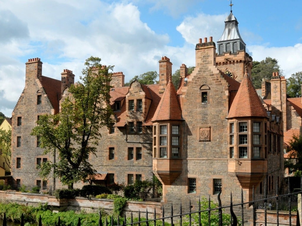 Flat Well Court in City of Edinburgh