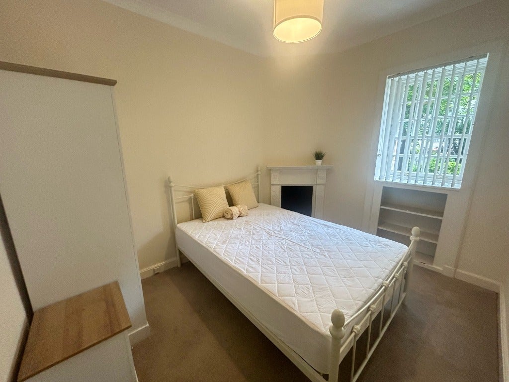 Flat Well Court in City of Edinburgh