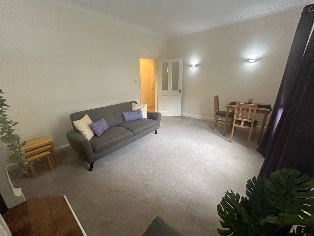 Flat Well Court in City of Edinburgh
