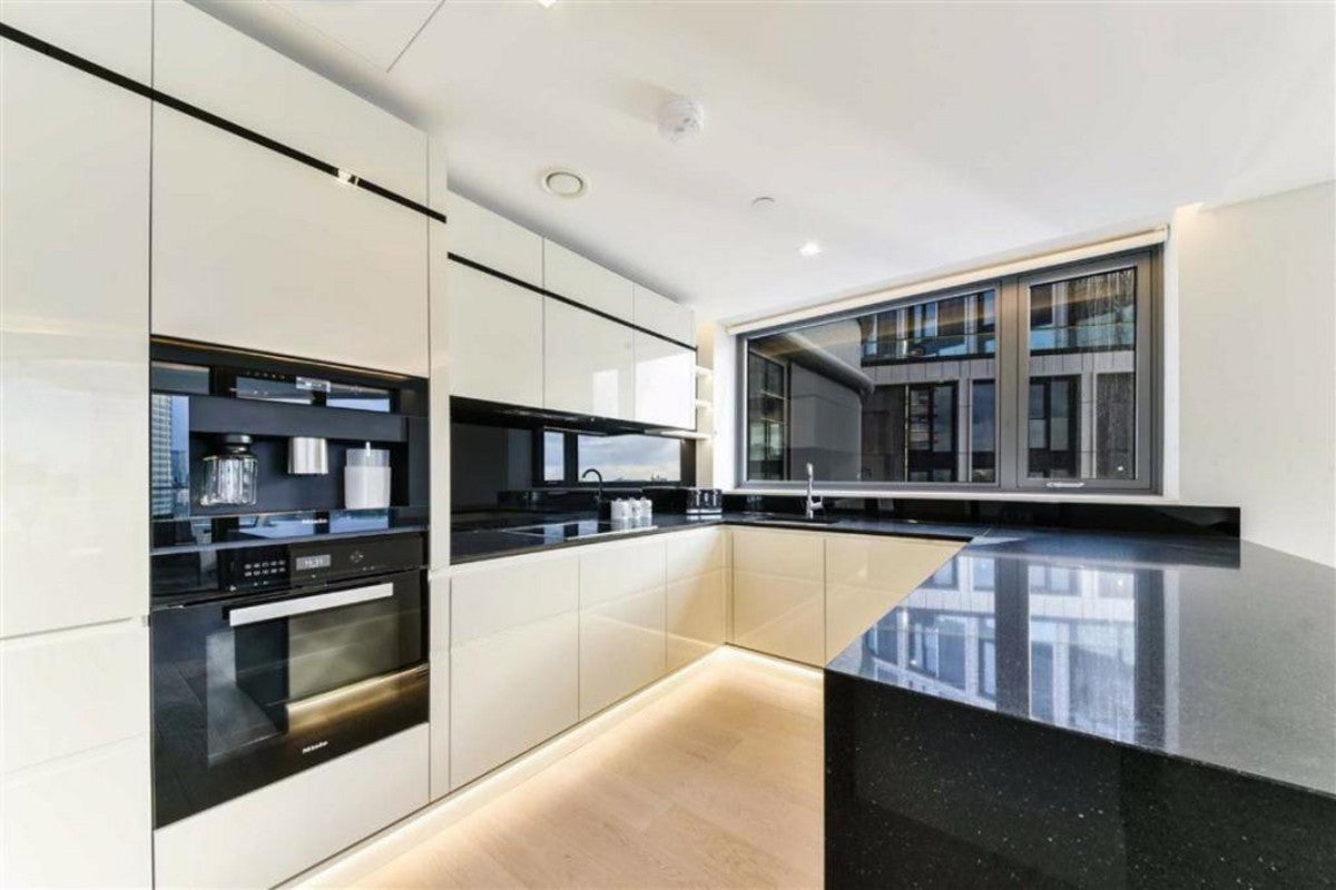 Flat Albert Embankment in Greater London