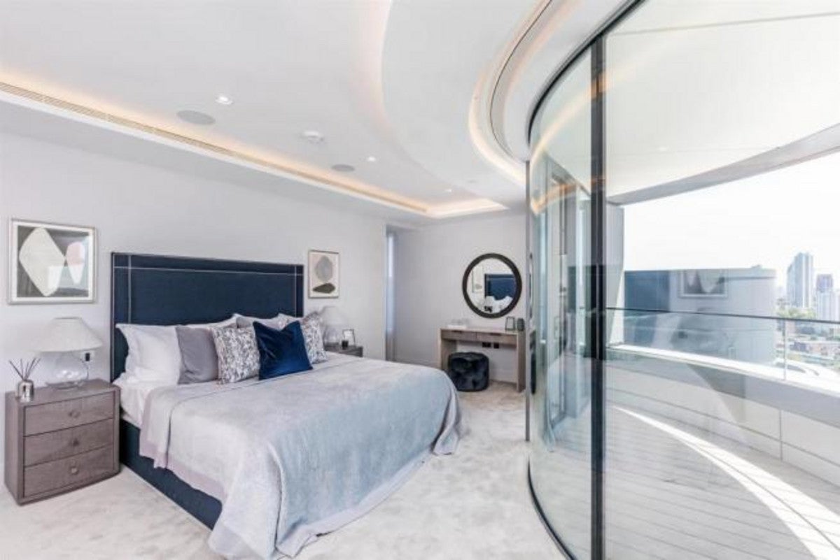 Flat Albert Embankment in Greater London