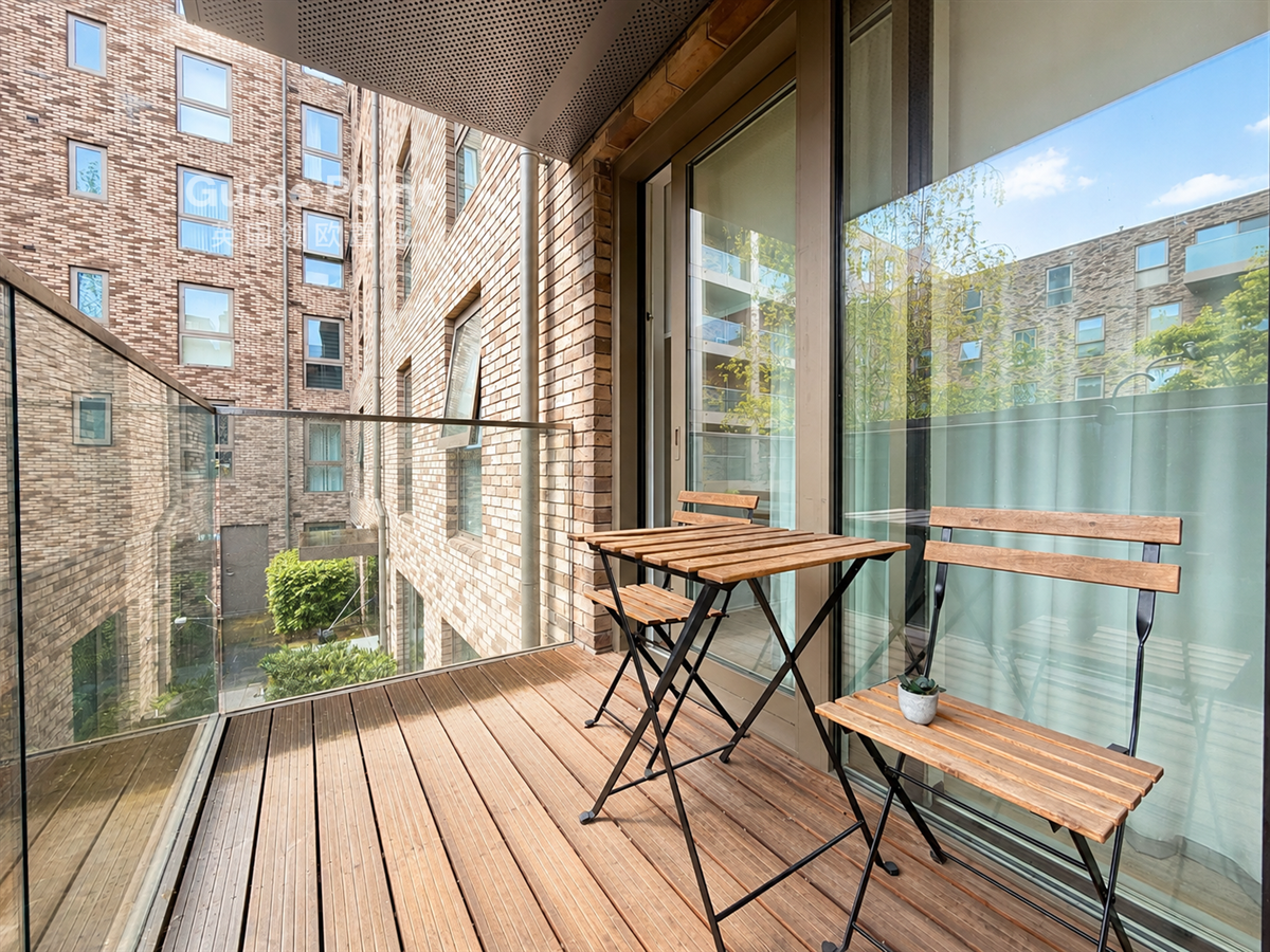 Flat Pentonville Road in Greater London