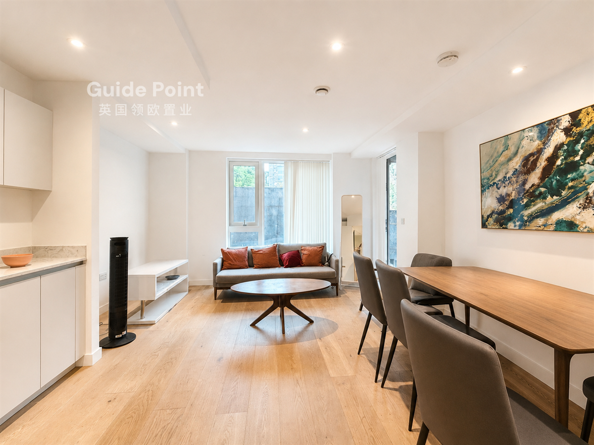 Flat Pentonville Road in Greater London