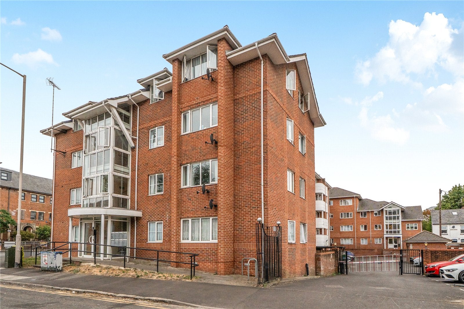 Flat Queens Road in Reading