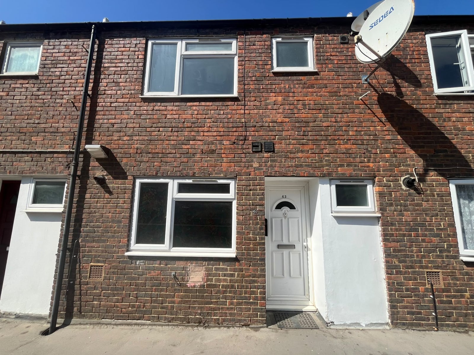 House Oldfield Lane North in Greater London