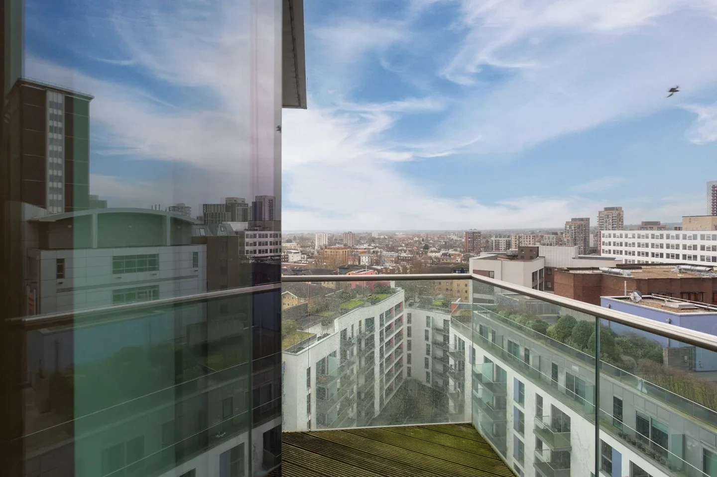 Flat Wellesley Road in Greater London
