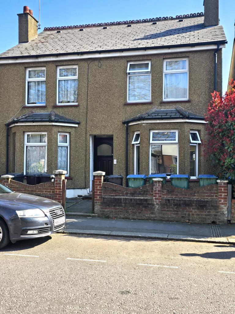 Room Hagden Lane in Watford