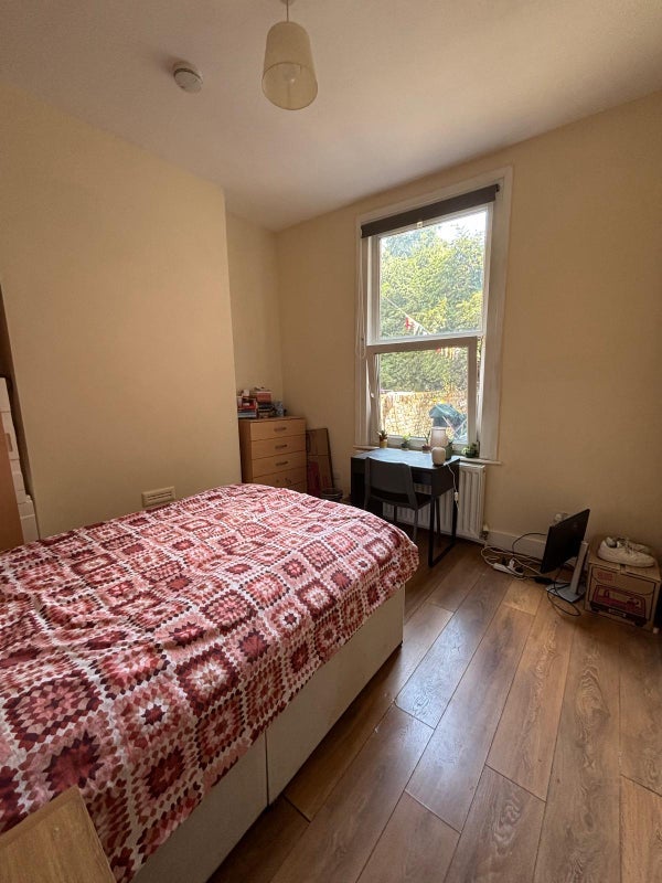 Room Wedmore Gardens in Greater London