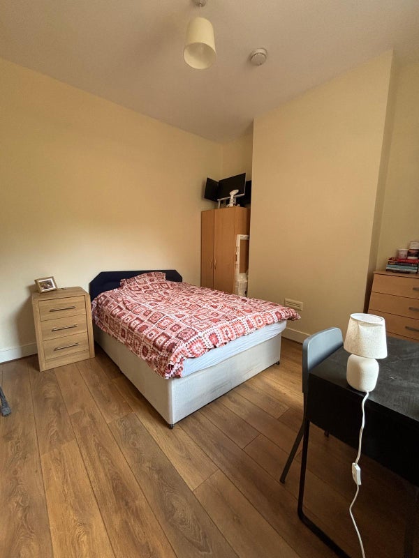 Room Wedmore Gardens in Greater London