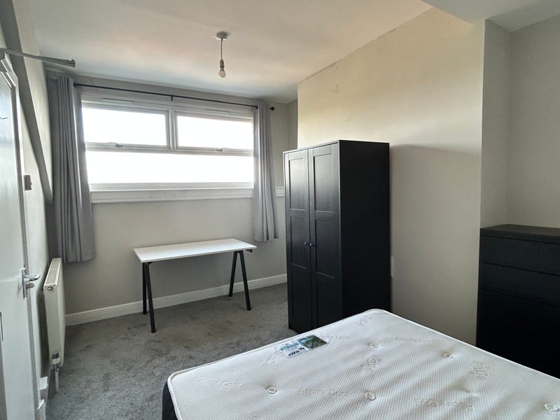 Room Blenheim Crescent in Leeds
