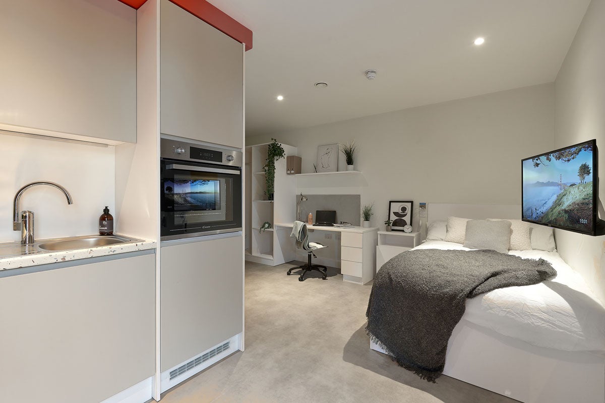 Room Spa Road in Greater London